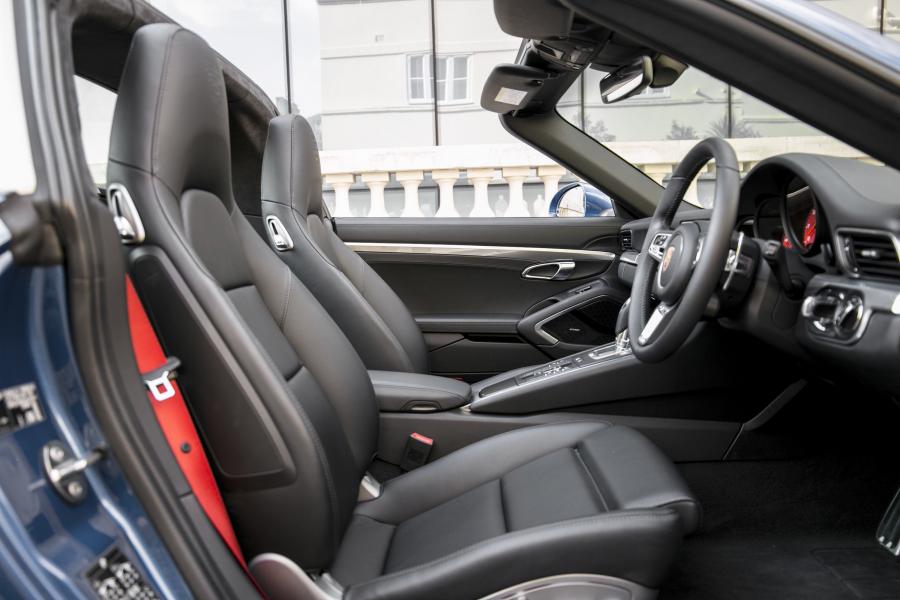 Интерьер Porsche 911 Targa 4S 2016 года  (UK) (фото 3 из 40)